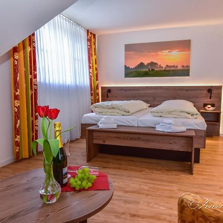 Hotel Zwei Linden - Links Der Elbe - Niedersachsen Balje ภายนอก รูปภาพ